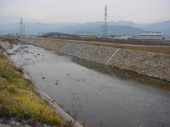 自然に配慮した川づくり赤沼地区（直ノ橋上流）