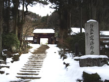 写真：定勝寺山門（大桑村）