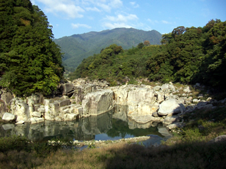 写真：寝覚の床