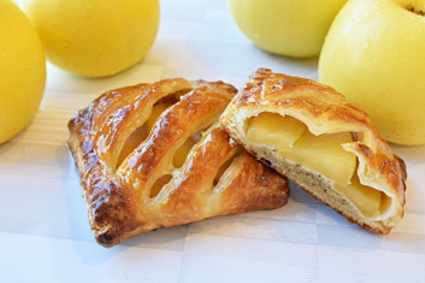 ブランジェ浅野屋の信州産食べごろりんごのアップルパイ（シナノゴールド）