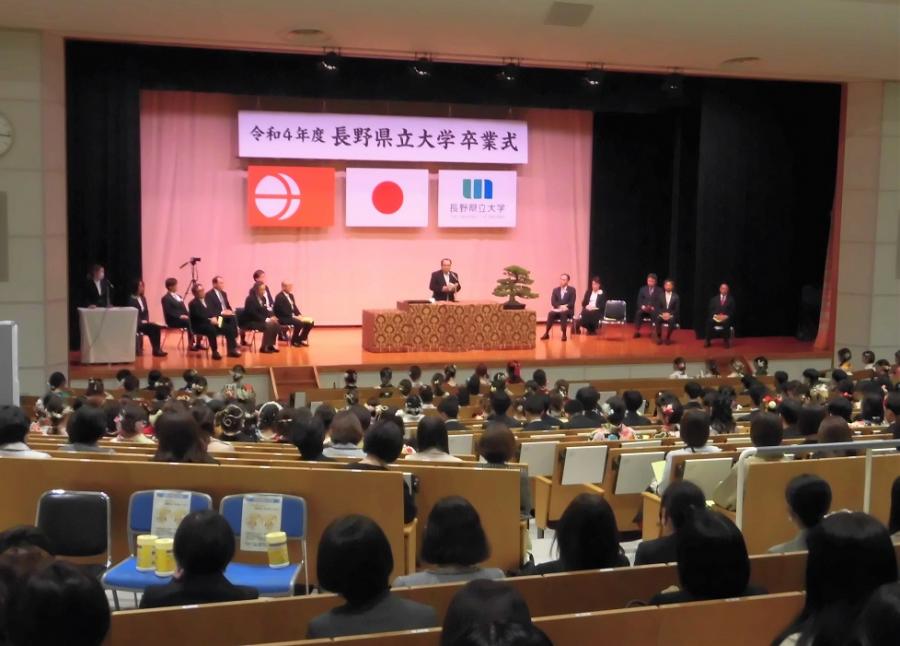 県立大学卒業式2