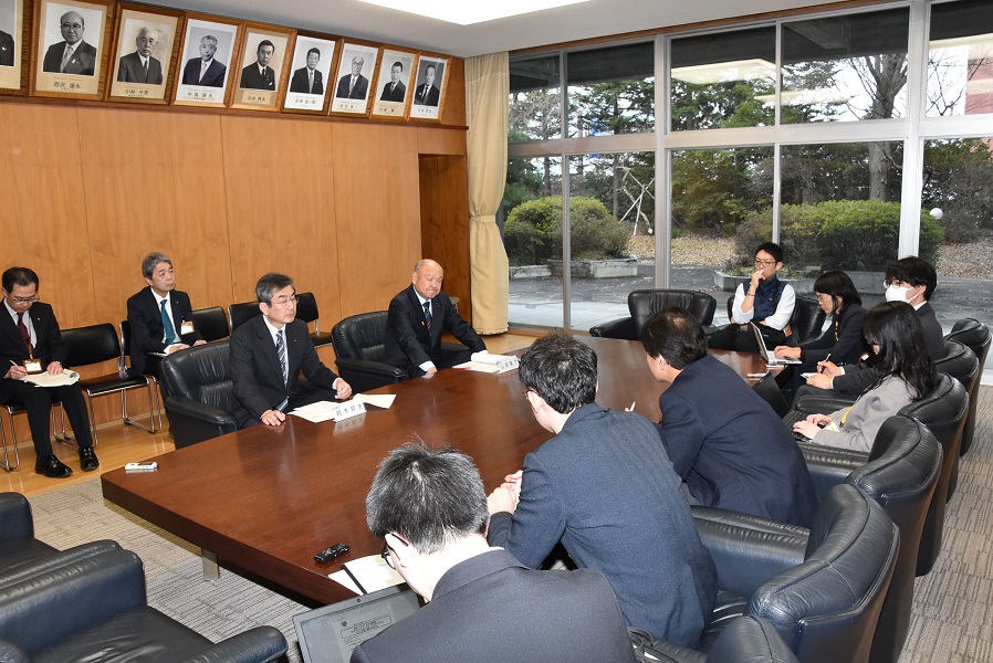 250312正副議長退任会見2