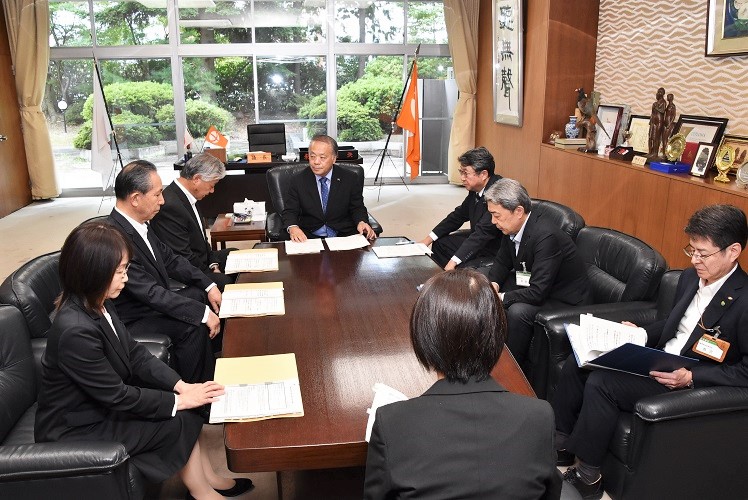 職員給与等に関する報告及び勧告2