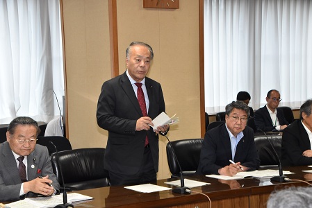 6月定例会前知事各党1
