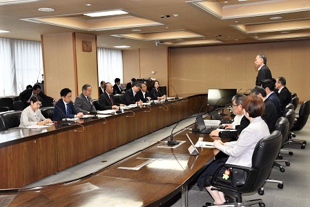 6月定例会前知事各党2