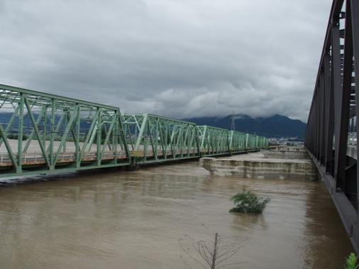 村山橋の洪水写真（H18年7月19日）