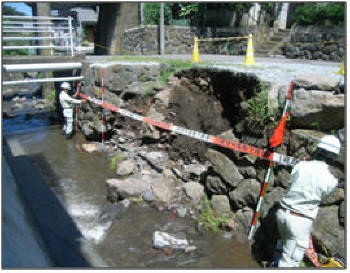 被災延長の測量状況の写真