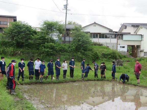 どんぐり向方中学校