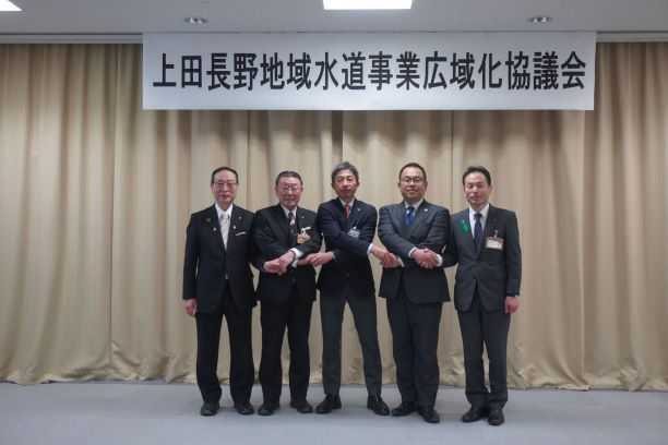 20240408_記念撮影（握手）