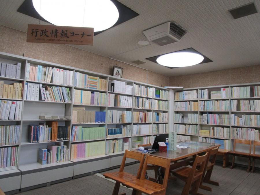 木曽行政情報コーナー（内から）
