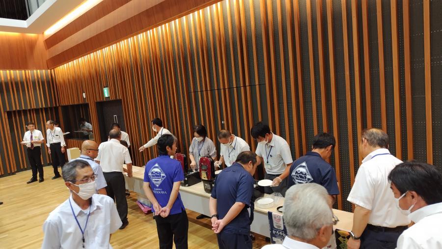 試食