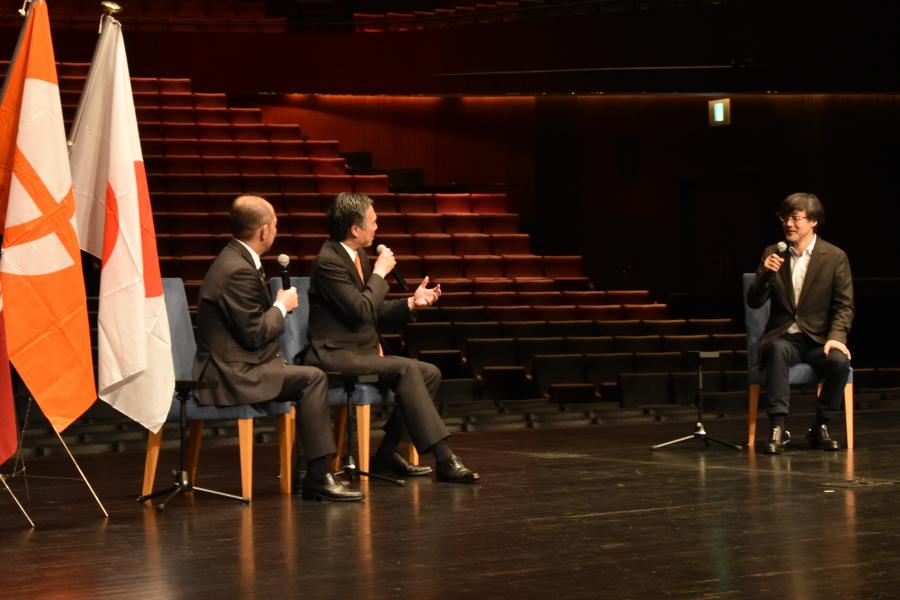 懇談の様子（全体）