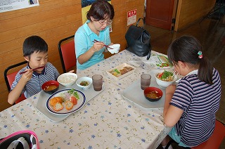 写真：信州サーモンや信州黄金シャモを使った特別ランチは大人気