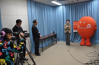 写真：学校給食コーディネーターによる紹介