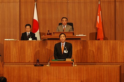 写真：11月定例会知事発言の様子