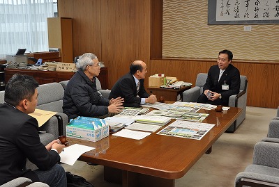 写真：阿部知事との懇談の様子