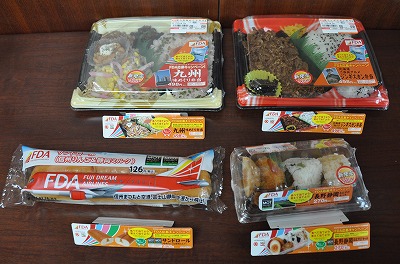 写真：キャンペーン商品の弁当とパン