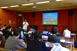 写真：レクチャーの様子