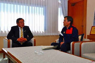 写真：野沢温泉村の村長のとの懇談の様子