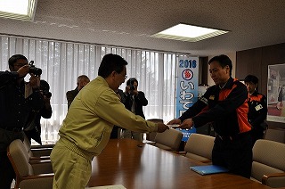 写真：達増岩手県知事との懇談