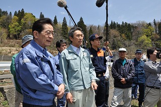 写真：被災農地の視察の様子