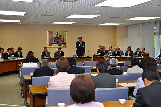 写真：議会全員協議会の様子