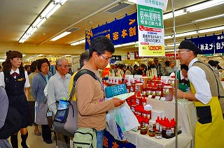 写真：にぎわう会場の様子