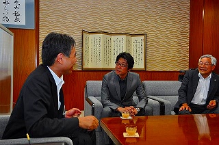写真：阪本監督と阿部知事、大鹿村長の対談の様子