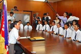 写真：知事との懇談の様子