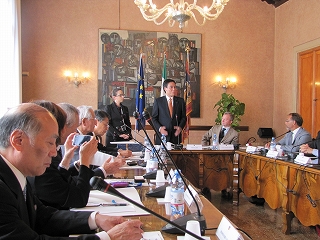 写真：ベネト州外交顧問らとの会談の様子