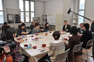 写真：長野県の将来について懇談