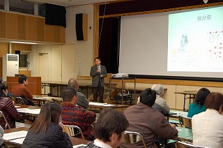 写真：こども病院中村副病院長の講演の様子