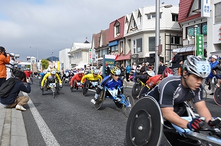 写真：長野車いすマラソンスタートの様子