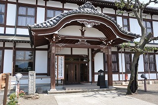 写真：中野陣屋・県庁記念館外観