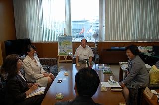 写真：副知事との懇談の様子