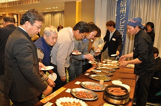 写真：「信州ジビエ味の競演」の様子