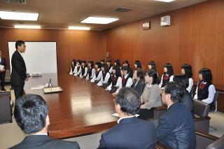 写真：飯田高等学校邦楽班知事表敬の様子