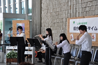 写真：県庁ランチタイムコンサート（フルート演奏）