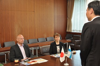 写真：フィンランド共和国特命全権大使の表敬訪問の様子