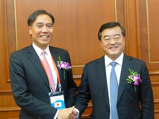 阿部知事と張慶偉（ちょうけいい）河北省長