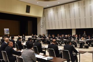 写真：拡大版部局長会議の様子