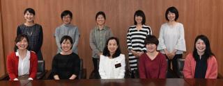 中島副知事と農業に従事している若い女性との集合写真