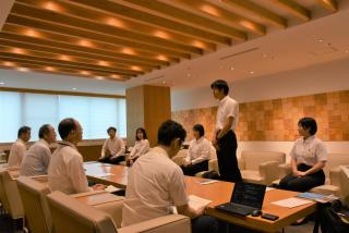 JICAの皆さんと関副知事の懇談の様子