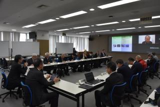 会議で各団体が取組を報告している様子