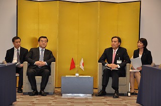 画像：長野県・河北省友好提携30周年知事・省長会見の様子