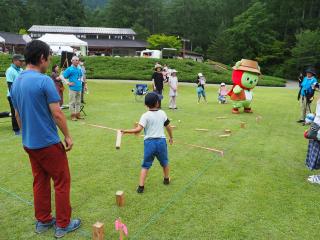 記念行事で楽しんでいる子どもたちの様子