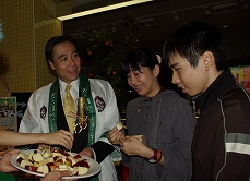 写真：知事が台湾でトップセールスをしている様子