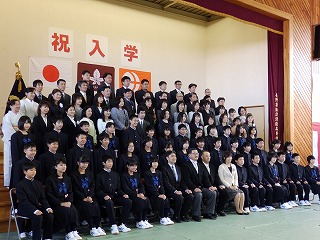 写真：諏訪清陵高等学校付属中学校の入学式の様子