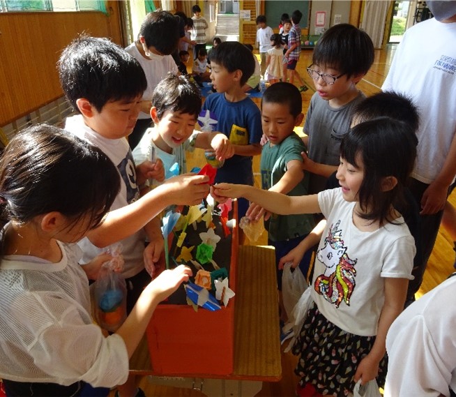 子どもたち自ら企画準備した富草祭