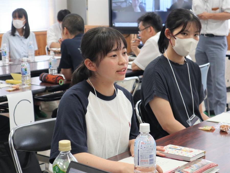 写真３（高校生の声を聴く会）
